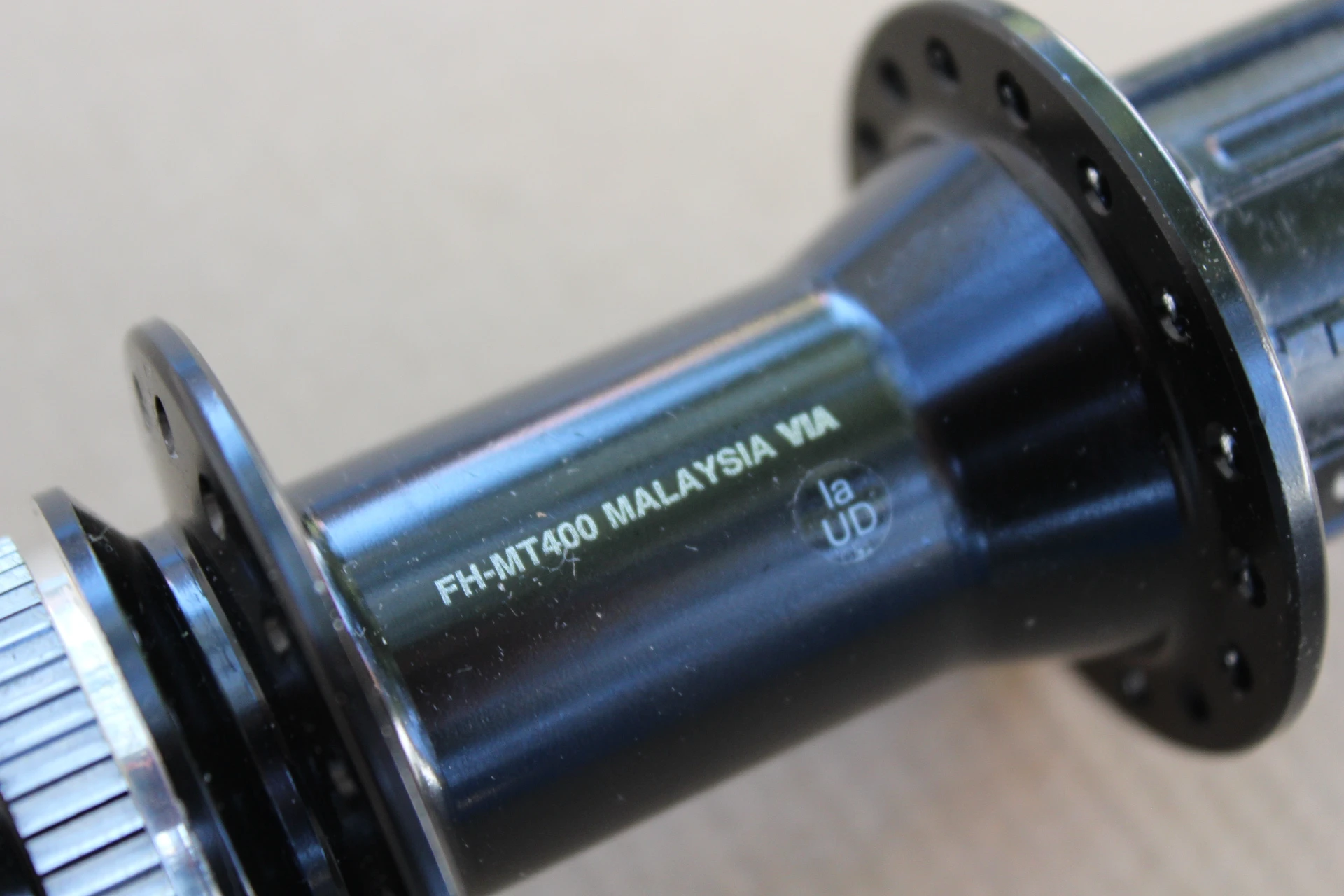 5. Shimano FH-MT400 Center-Lock butuc spate 12x142mm - 32gauri