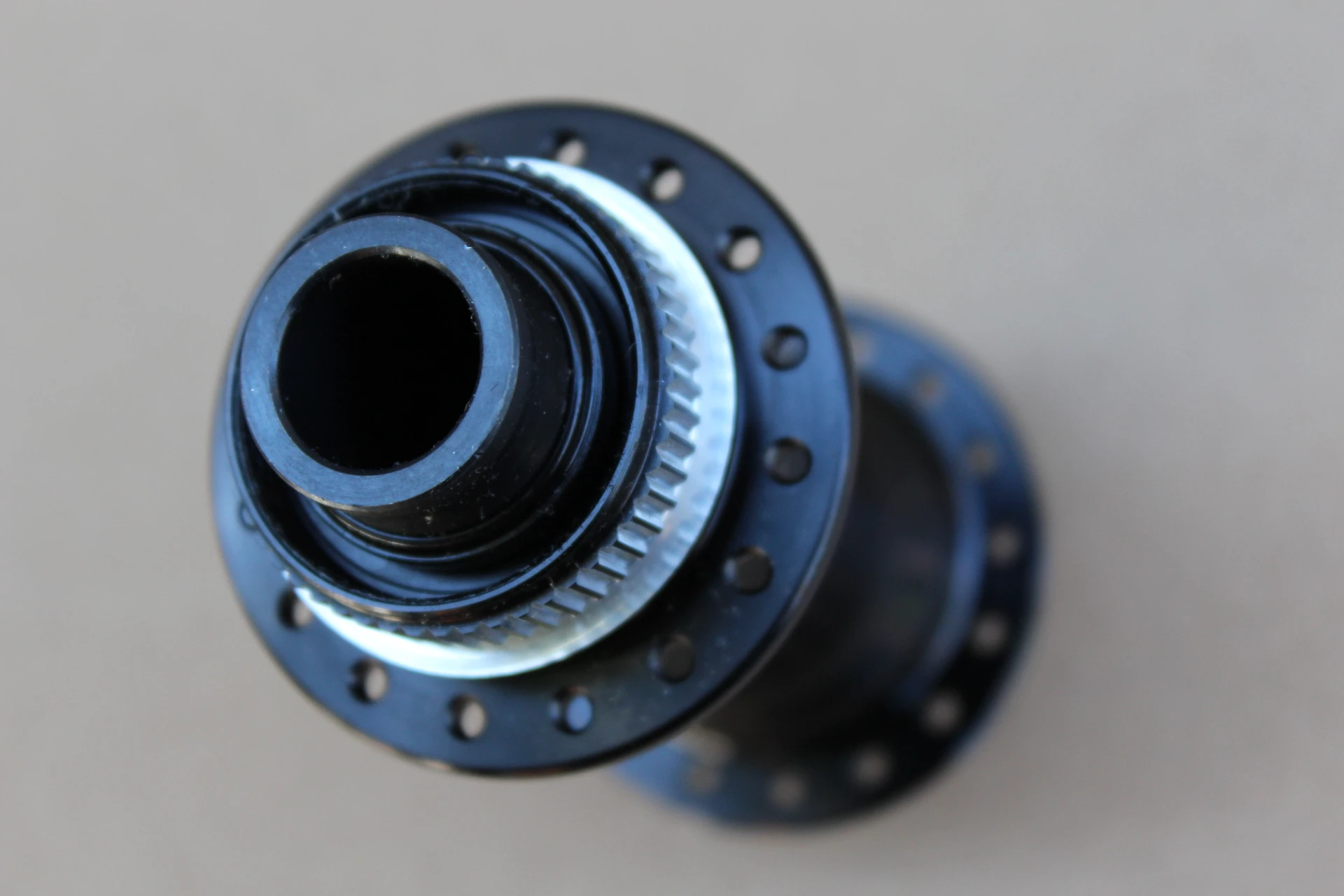 5. Shimano HB-MT410-B Boost Center-Lock butuc fata 15x110mm 32h