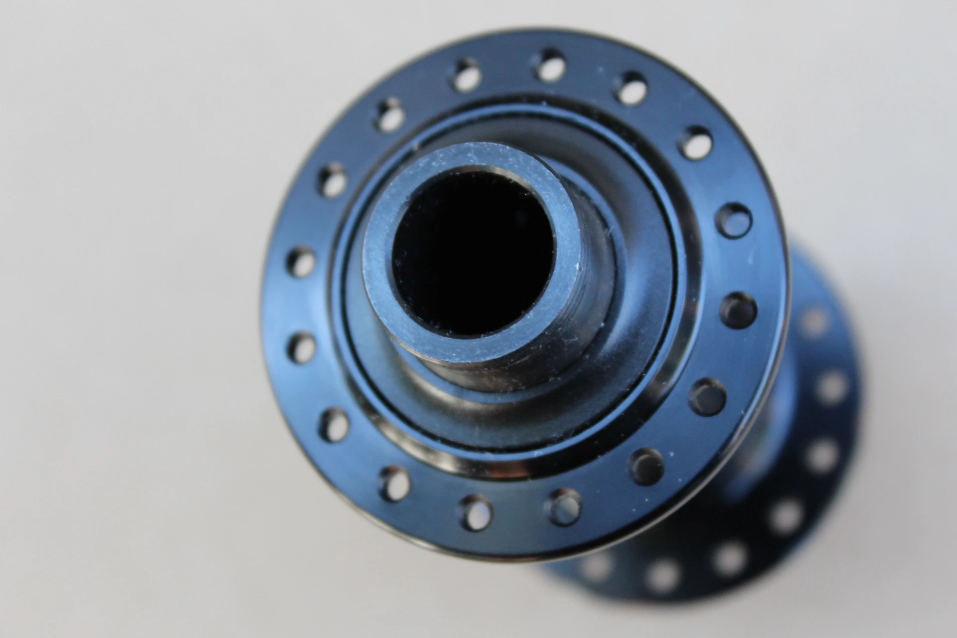 4. Shimano HB-MT410-B Boost Center-Lock butuc fata 15x110mm 32h