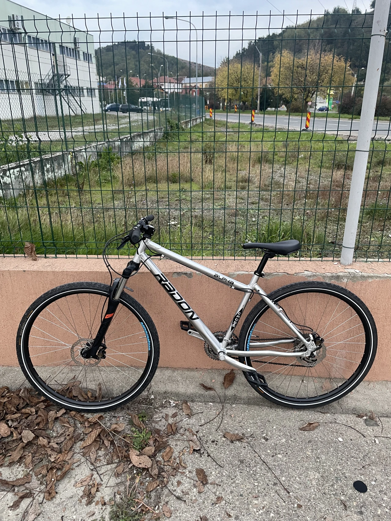 1. Vând bicicleta Radon