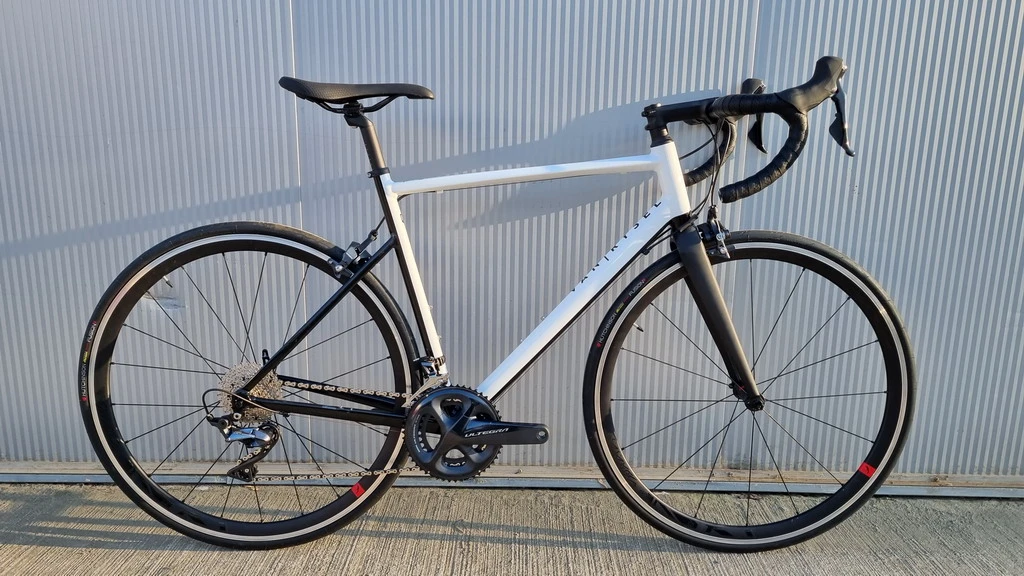 1. Van Rysel EDR AF Ultegra R8000 2x11speed 53,5cm L Fulcrum