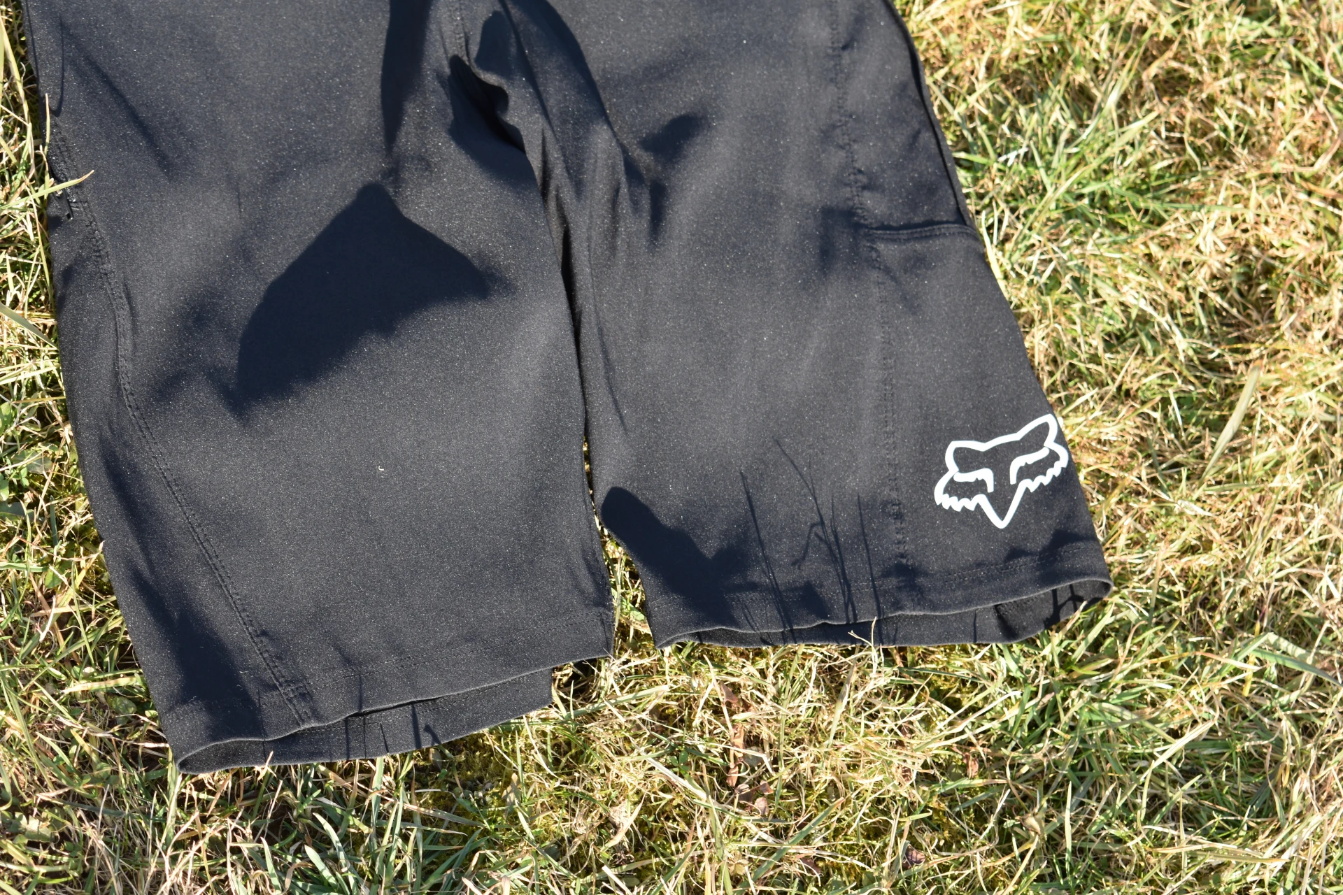 1. Vând Pantaloni Fox Ranger