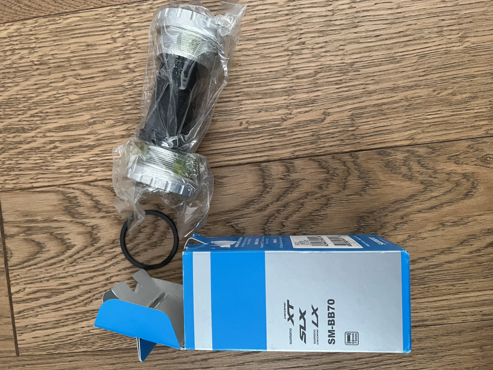 1. Butuc pedalier Shimano SLX BB70