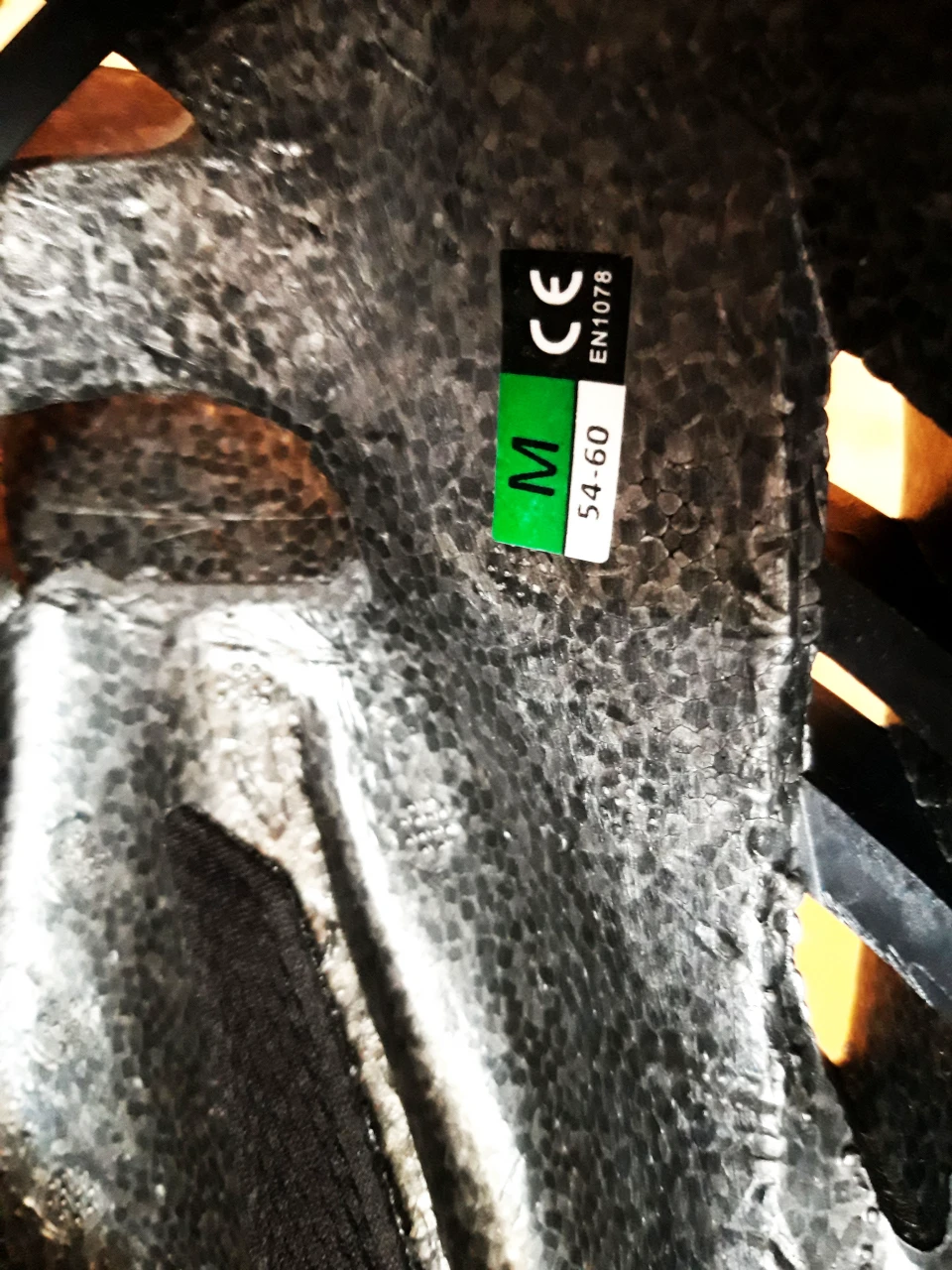 1. Casca aero ABUS, verde fluorescent, marime M 54-60
