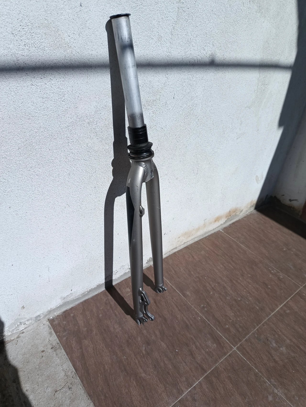 1. Furca fixă 28"aluminiu prindere pe disc