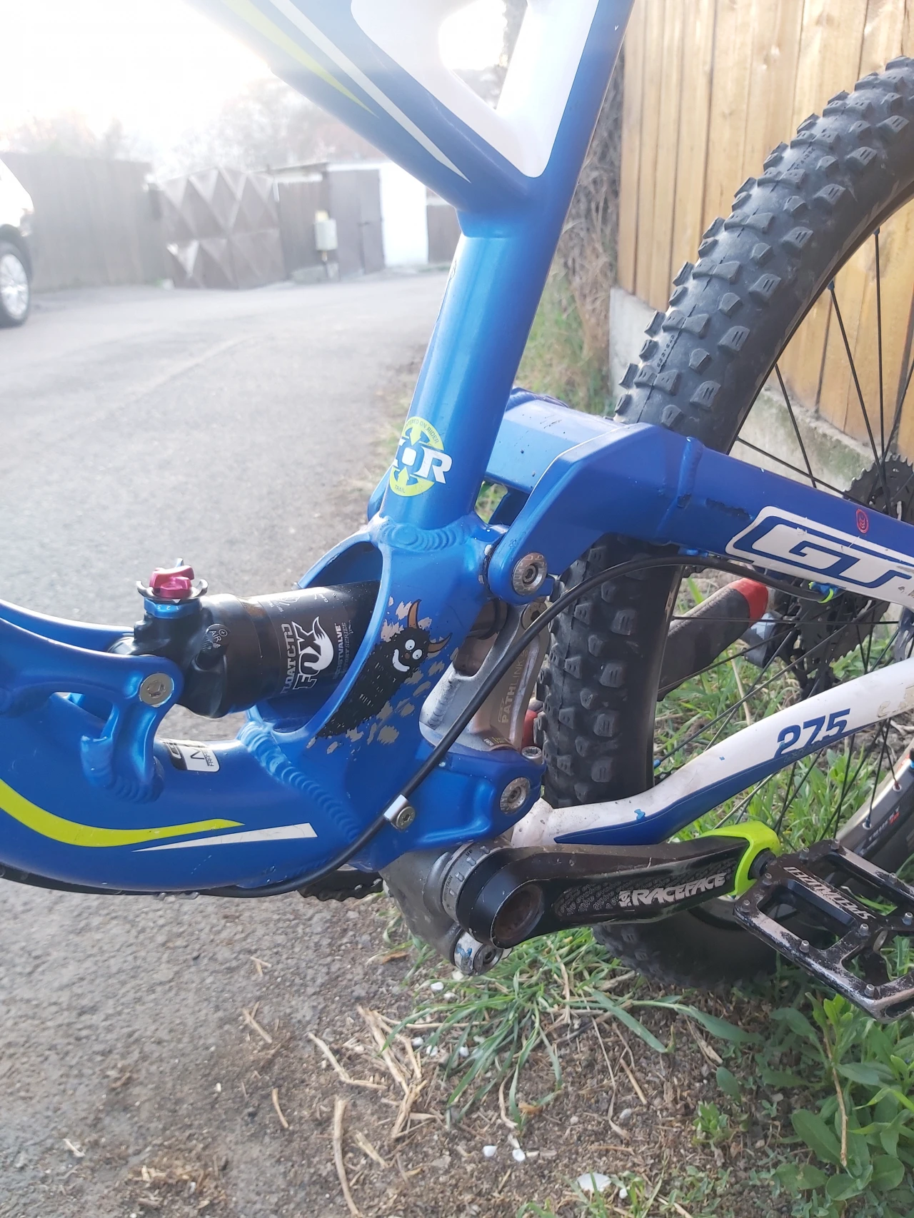 1. Vând bicicleta GT Sensor Pro