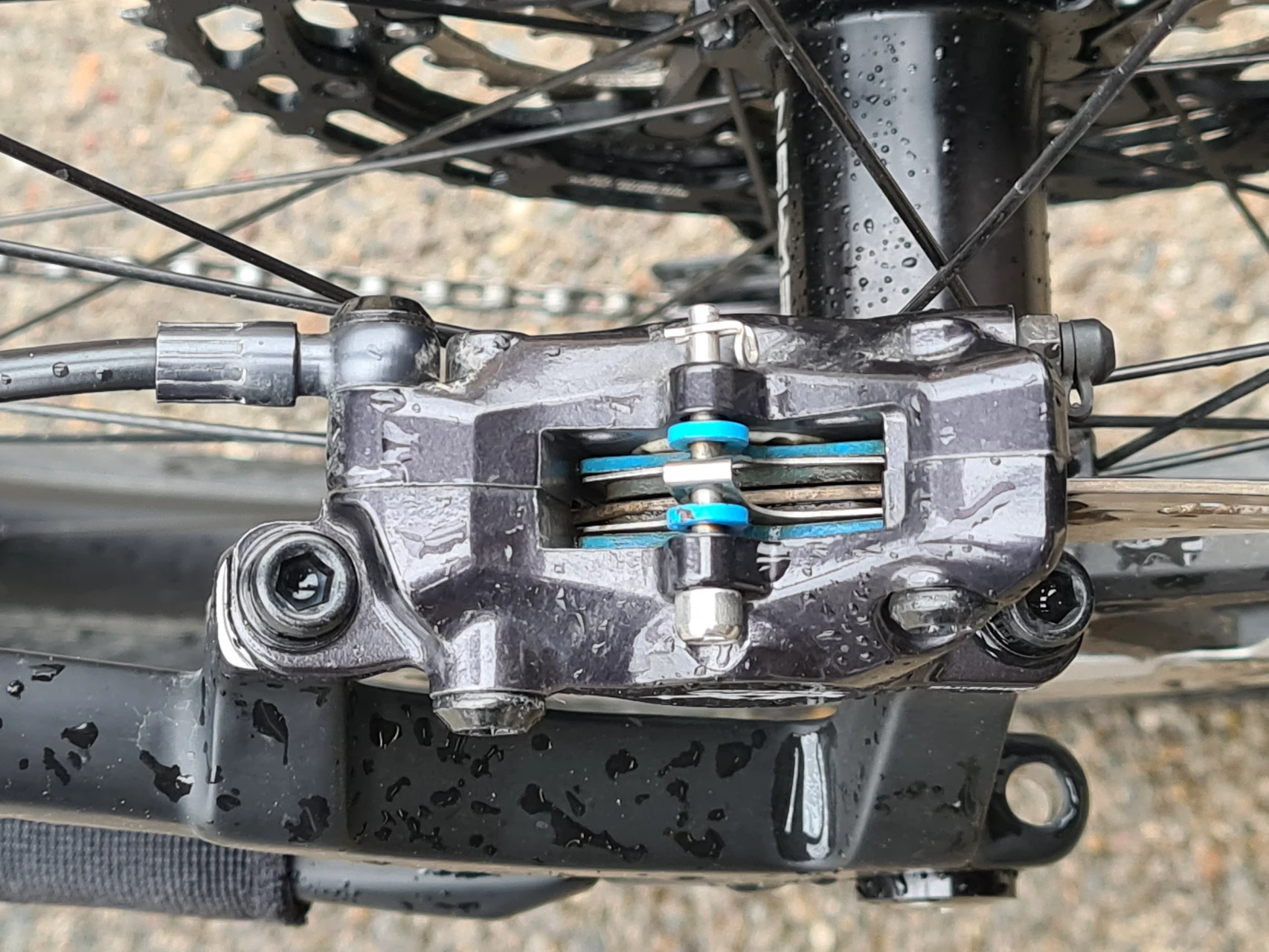 1. Frane Shimano XT Br-M8100.