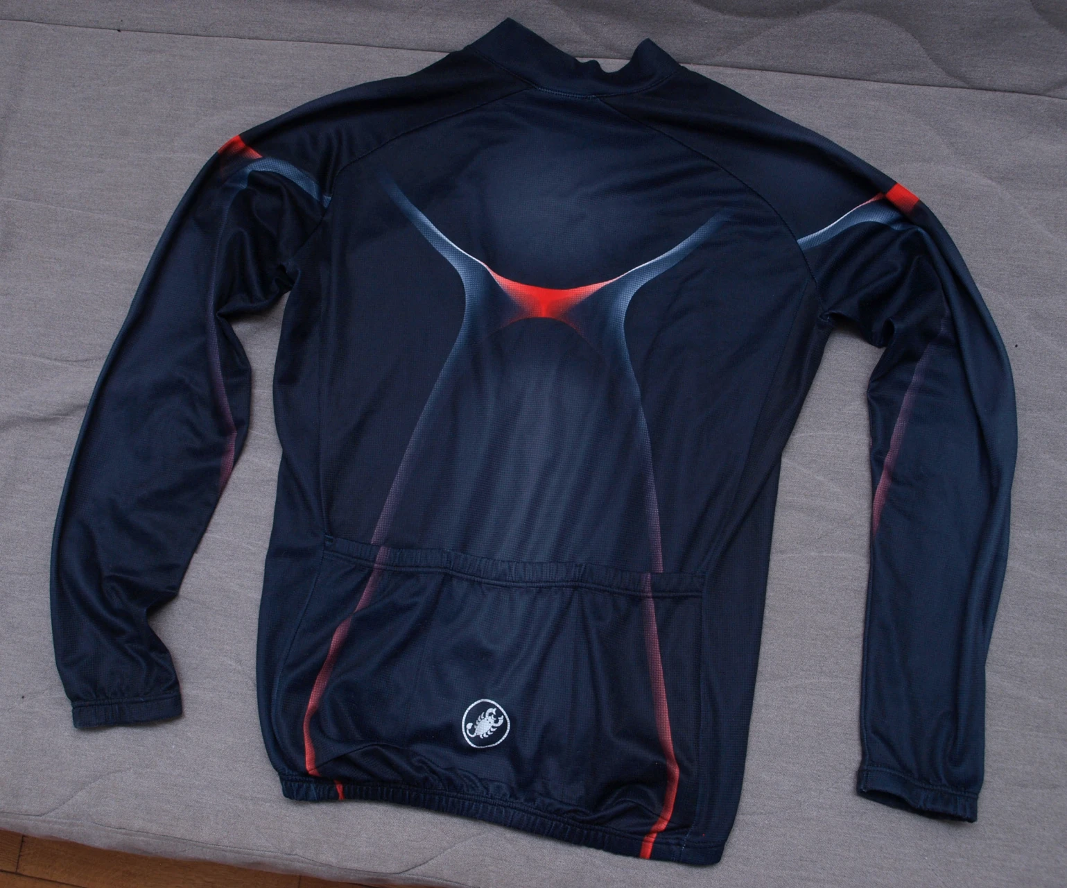 1. Bluza Castelli neagra M