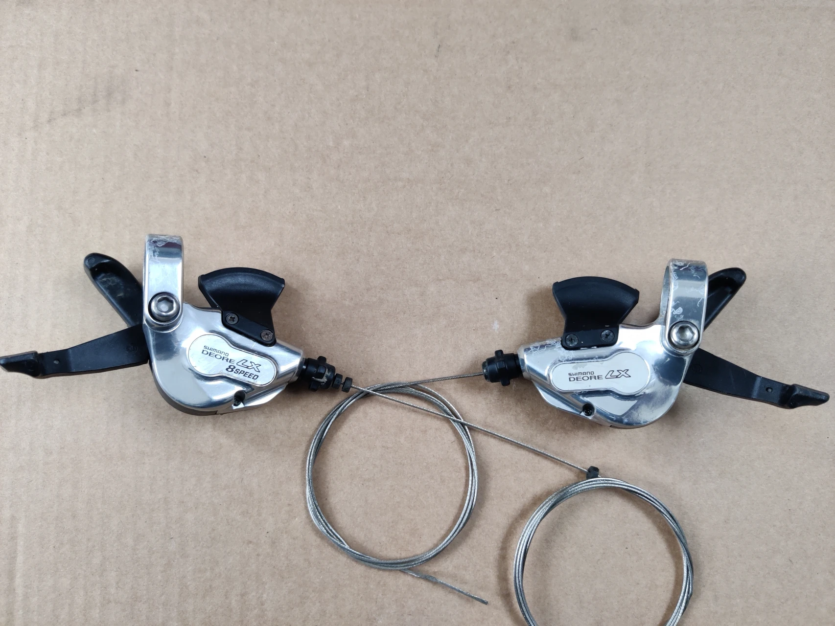 6. Set manete schimbator / shifter-e Shimano Deore LX 3x8v