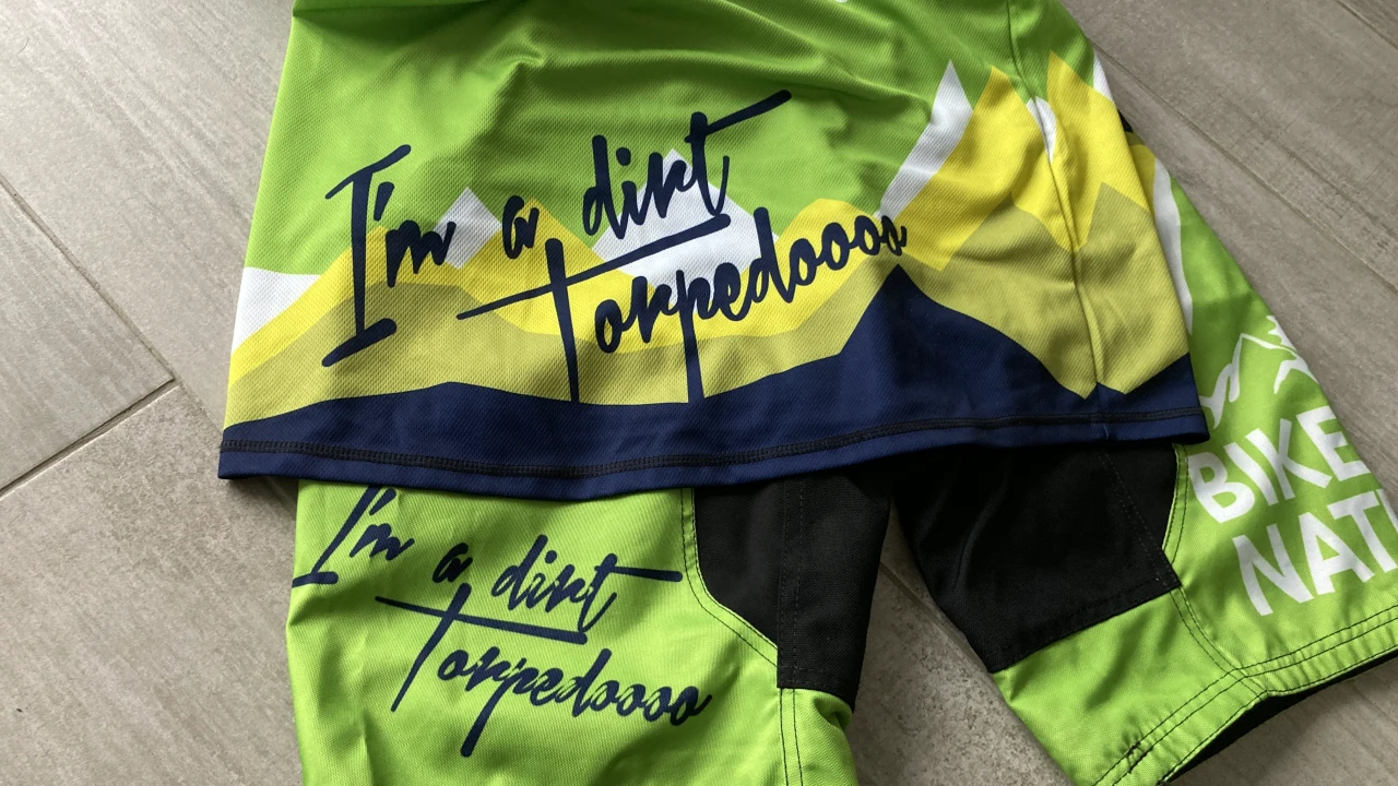 1. Costum pantaloni /bluza bicicleta,downhill,enduro L