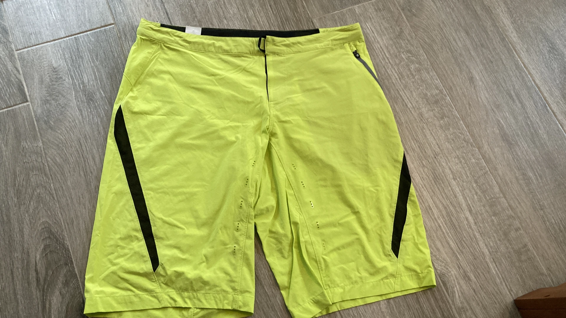 1. Pantaloni scurti Bontarger XL