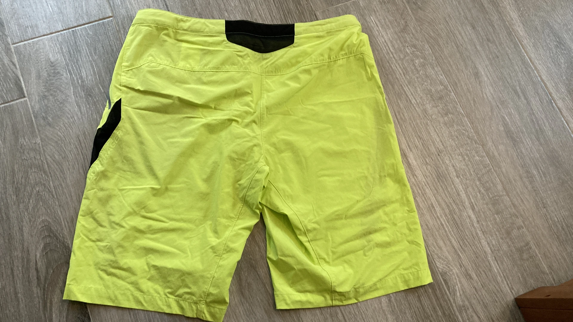 2. Pantaloni scurti Bontarger XL