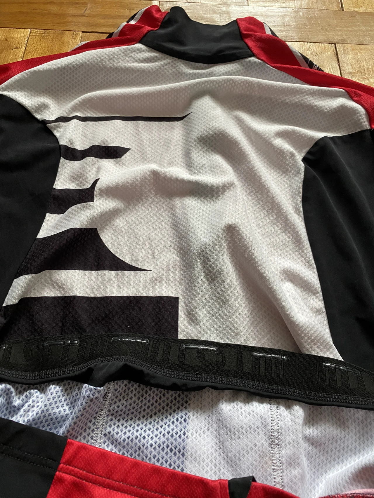 1. Tricou Assos Marimea L