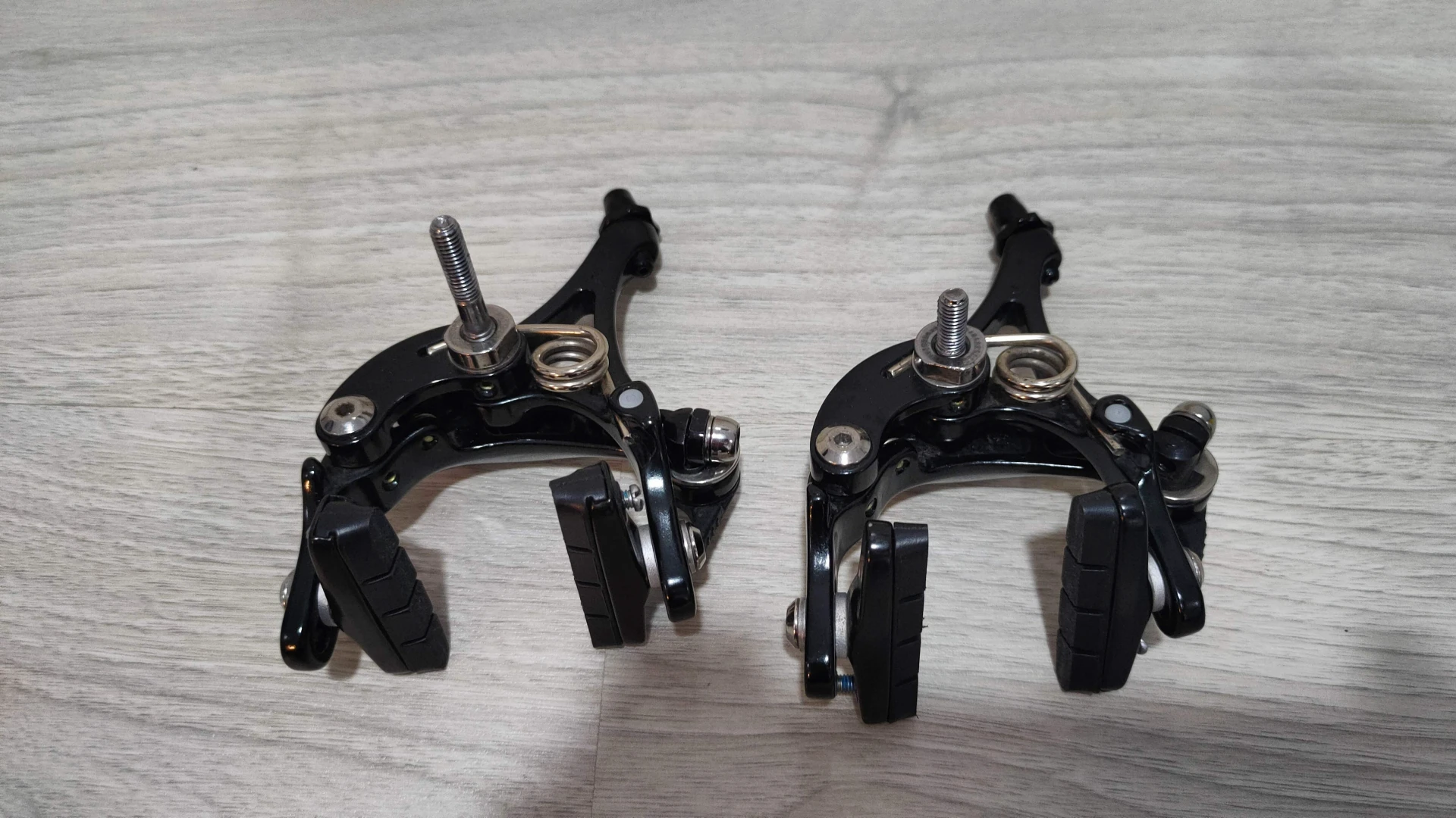 1. Cleste spate Frana Tektro R359 Dual Pivot