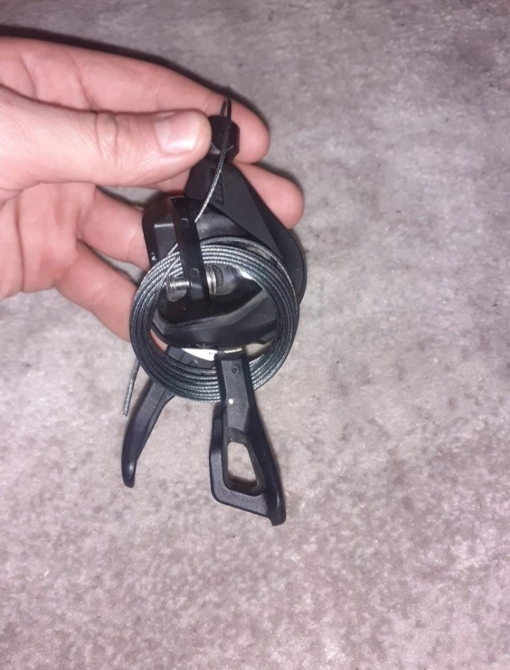1. Maeta schimbator Shimano Deore