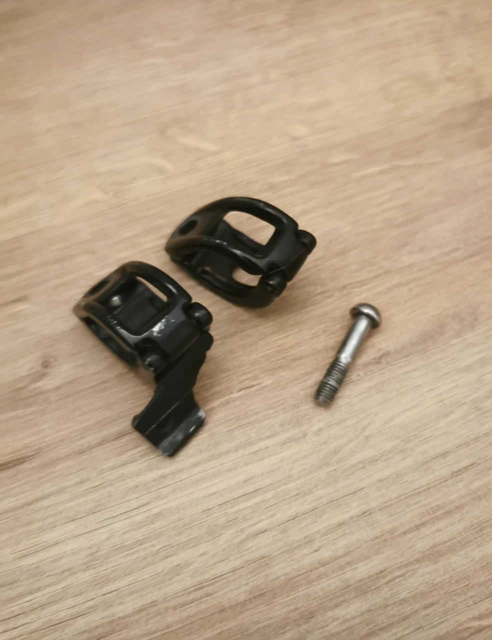 1. Cleme metalice Sram