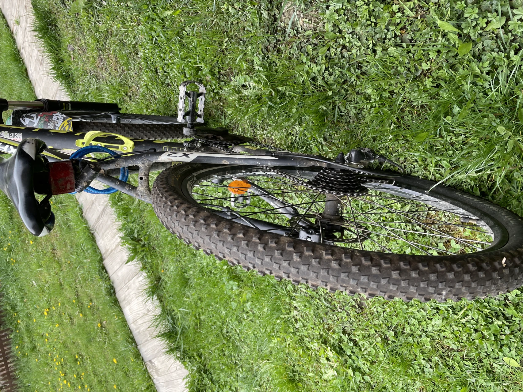 1. Kross Hexagon X2