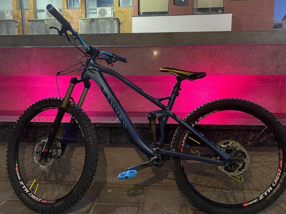 1. URGENT!!!Vând bicicletă Canyon nerve