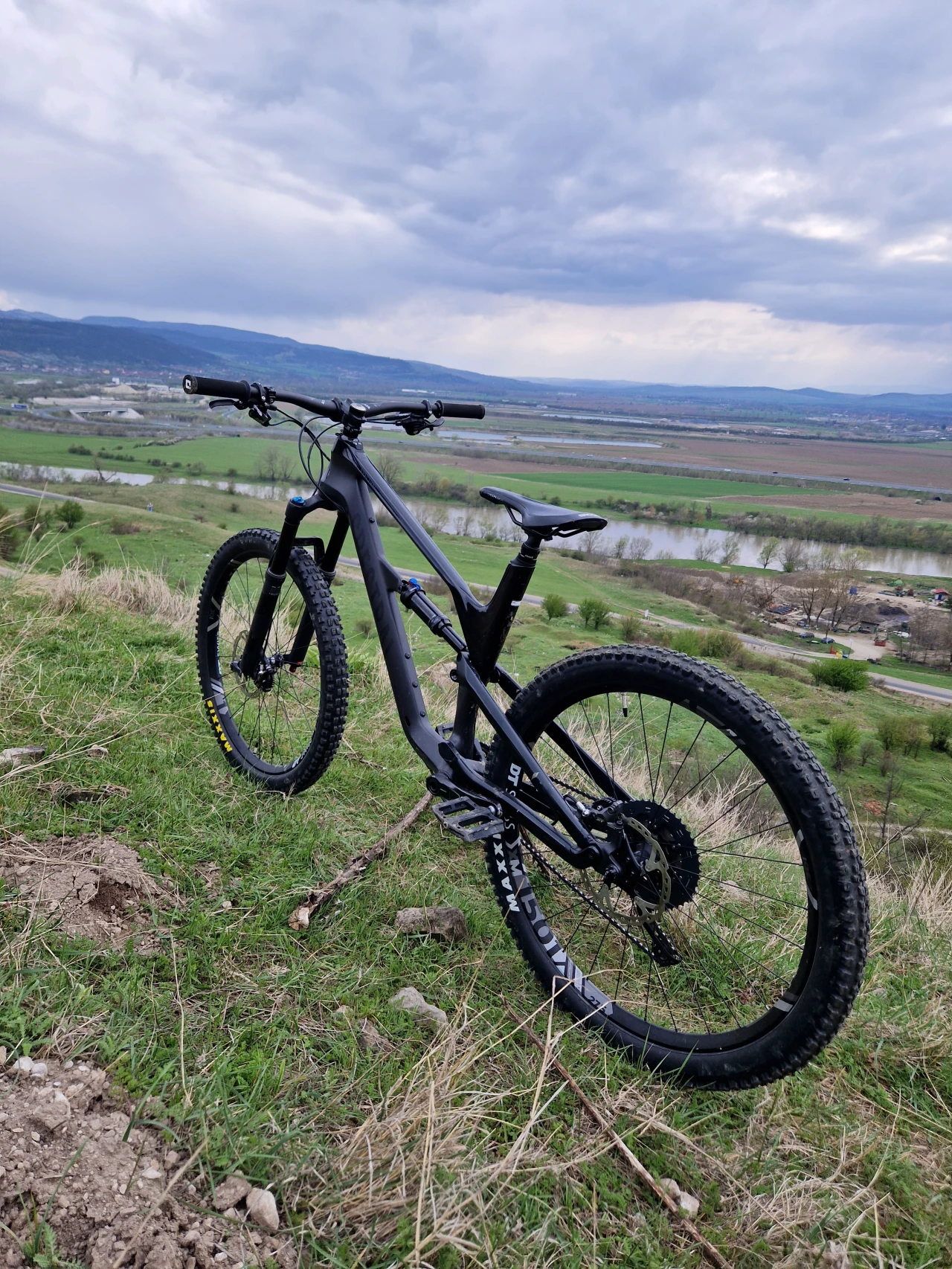 1. Vând canyon spectral cf9.0