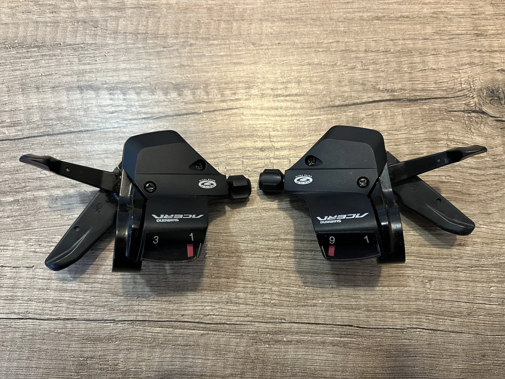 1. Set manete schimbătoare Shimano Acera 3x9