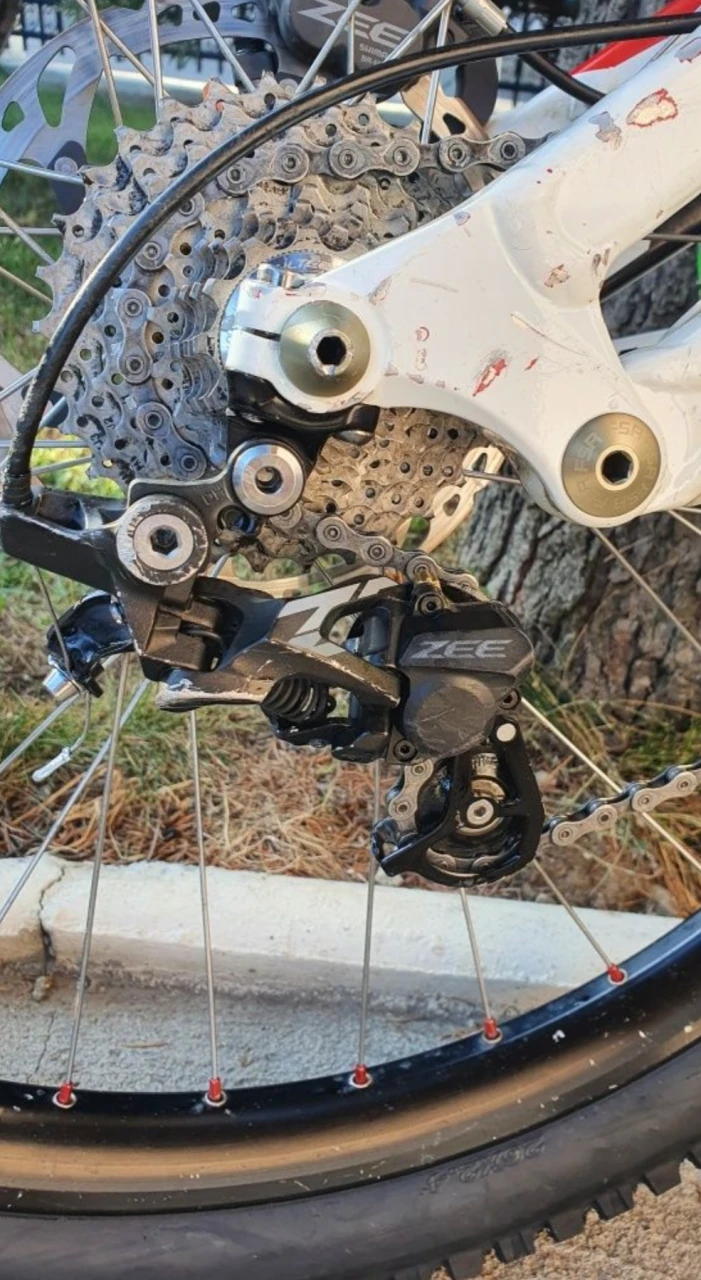 1. Vând Specialized Demo 8 2010