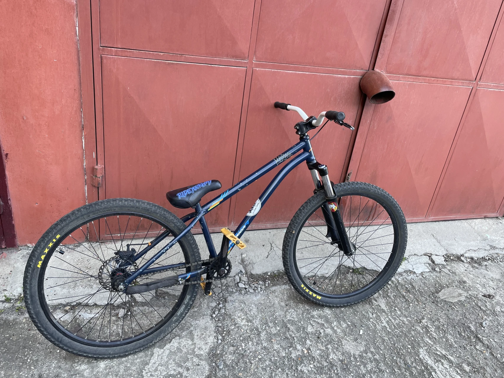 1. Vand bicicleta dirt jumper