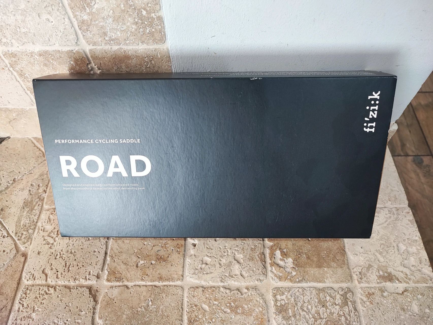 1. Șa scaun bicicleta Fizik Aliante Solid R1 carbon 140mm