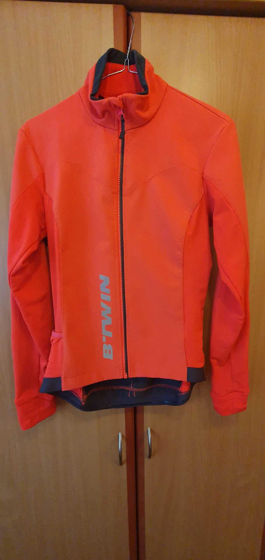 4. Jacketa ploaie vant Btwin