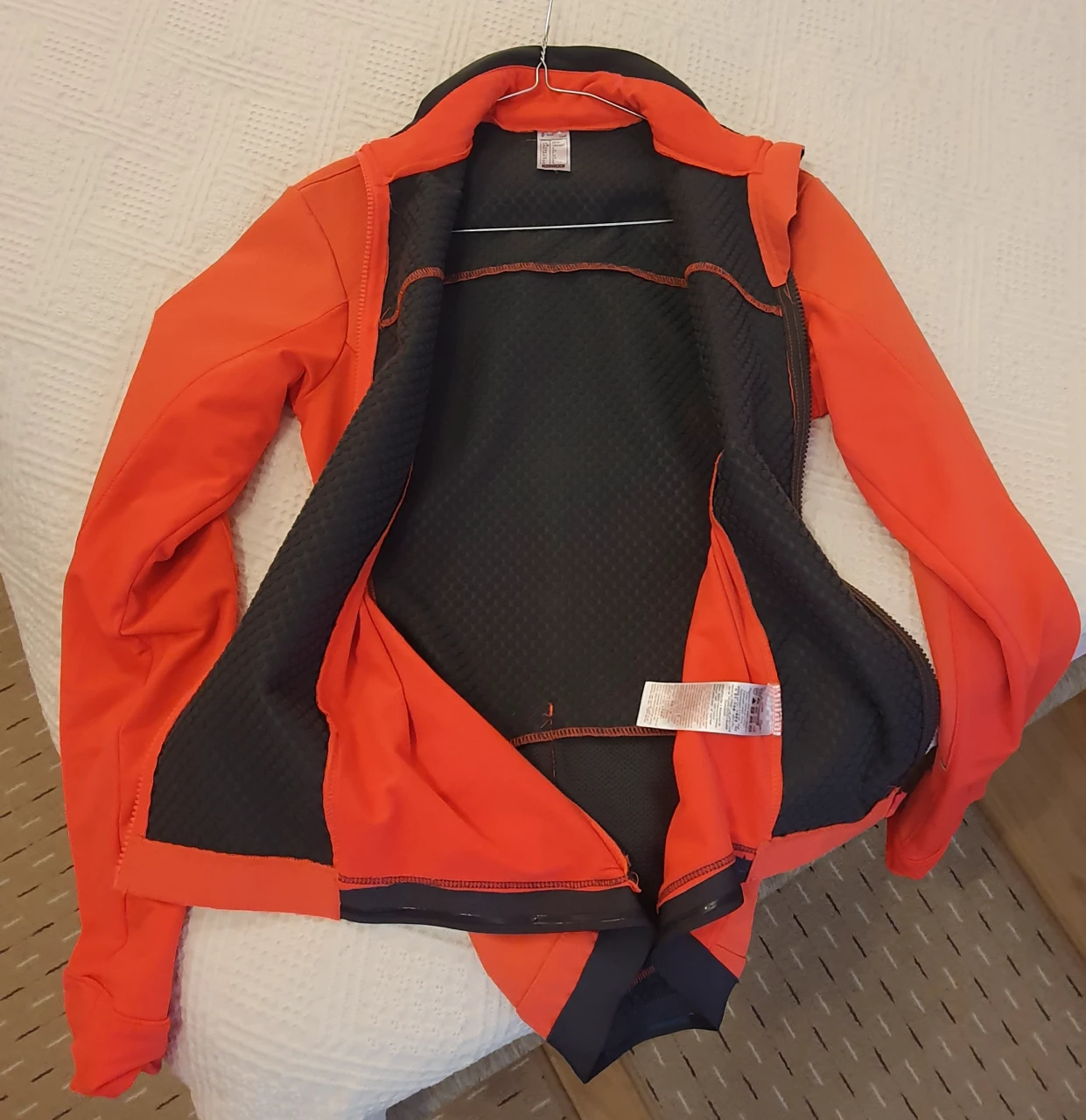 1. Jacketa ploaie vant Btwin