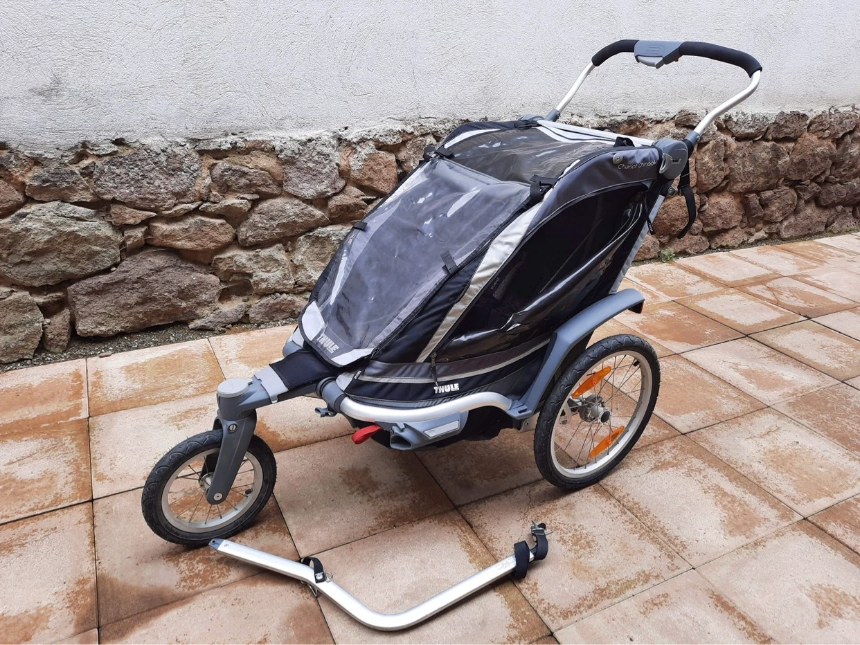 1. Carucior Thule Chariot Chinook
