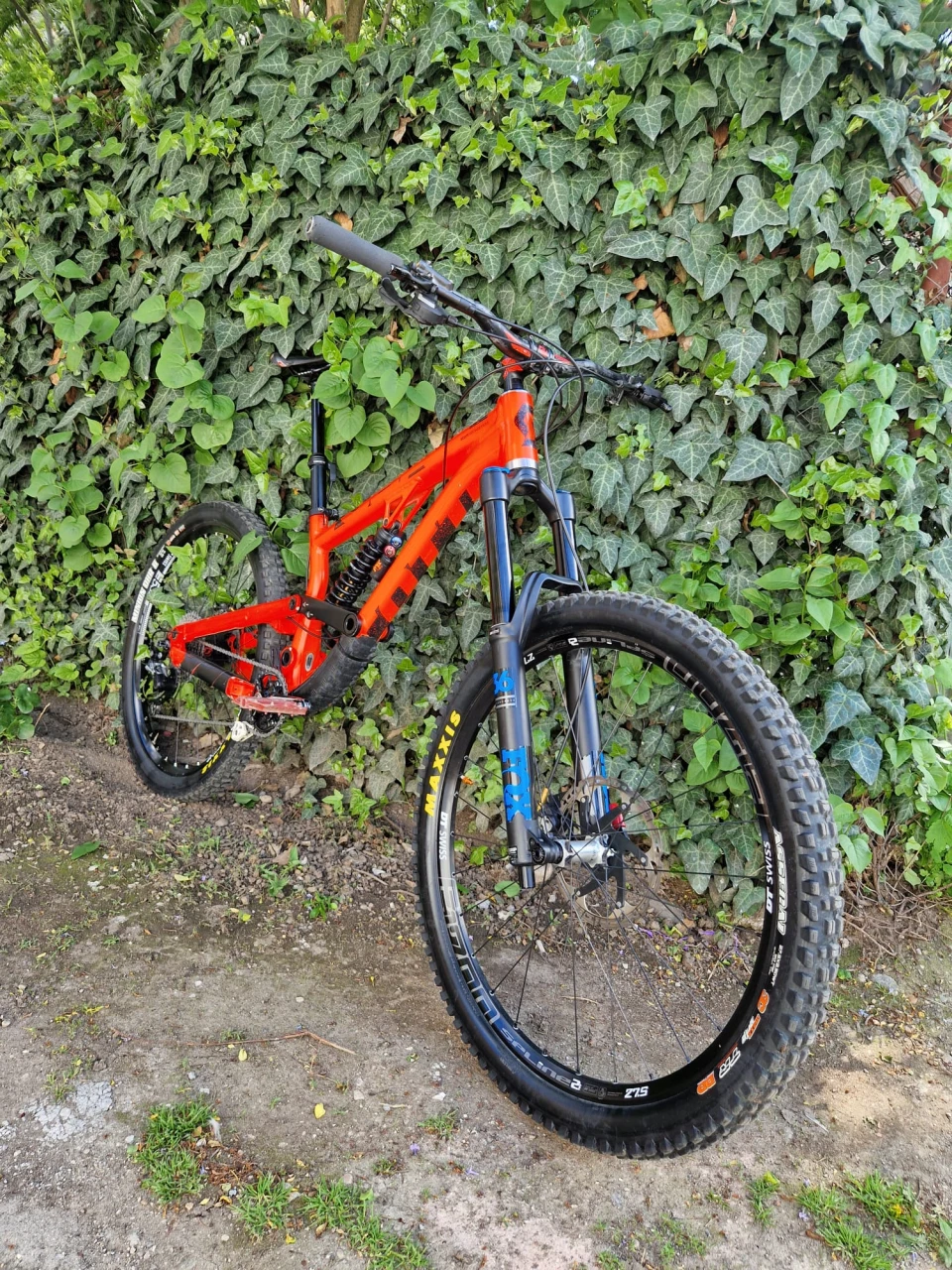 1. Bicicleta enduro Scott Voltage marimea M