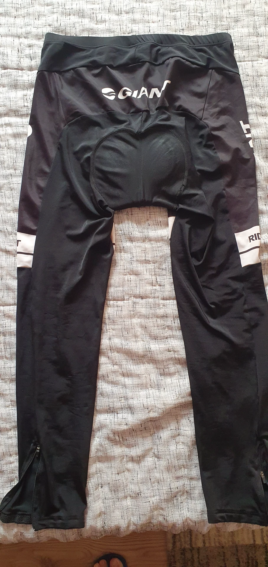 1. Pantalon lung GIANT