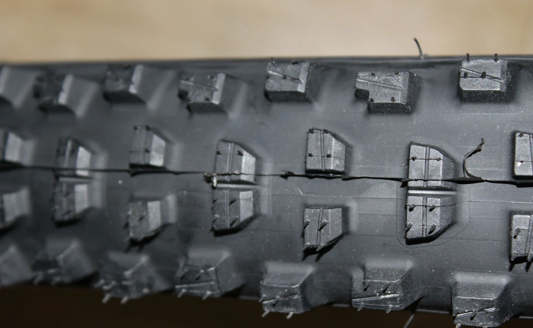 4. Michelin DH 34 Bike Park 29x2.40" Tubeless - sarma