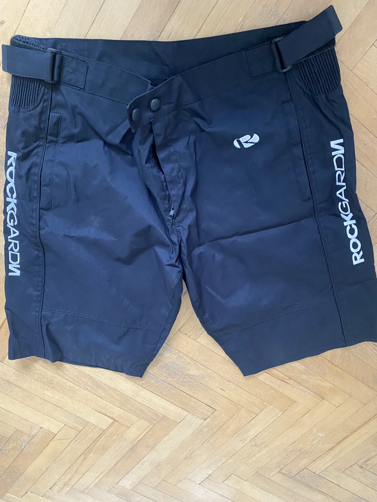 5. Pantaloni scurti DH/Freeride Rockgardn