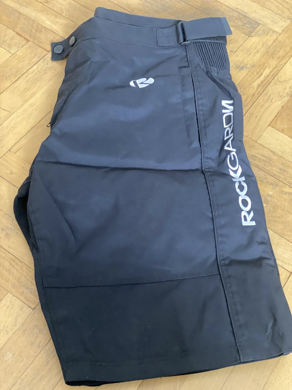 4. Pantaloni scurti DH/Freeride Rockgardn