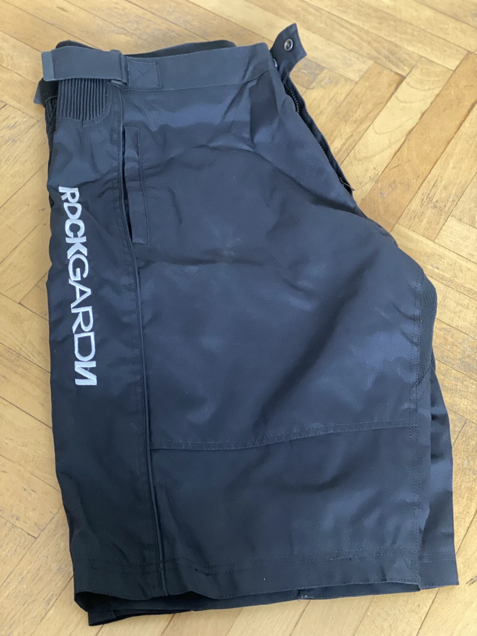 3. Pantaloni scurti DH/Freeride Rockgardn
