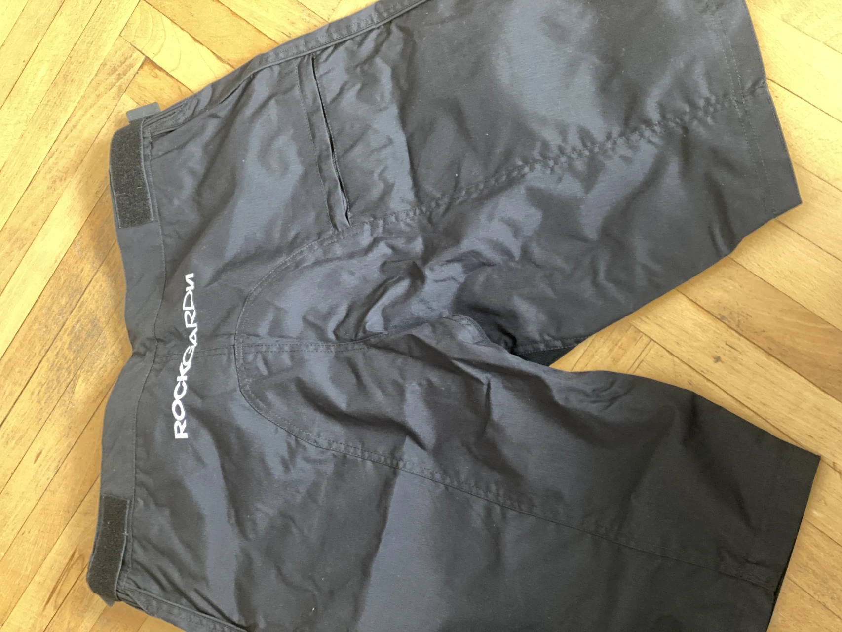 2. Pantaloni scurti DH/Freeride Rockgardn