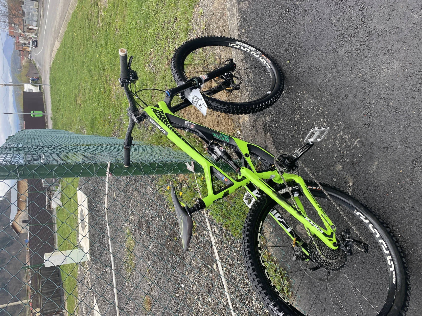 1. Bicicleta Enduro Yt Capra cf pro race