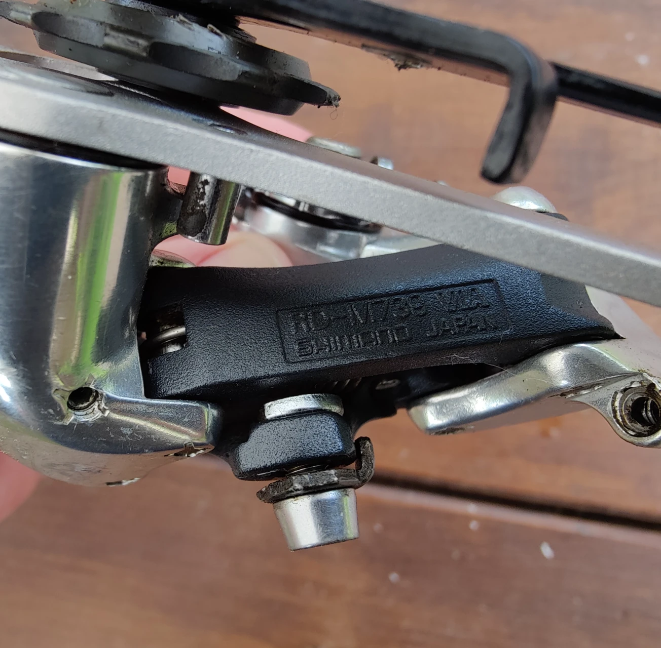 1. Schimbator pinioane Shimano Deore XT, 3*8 vit