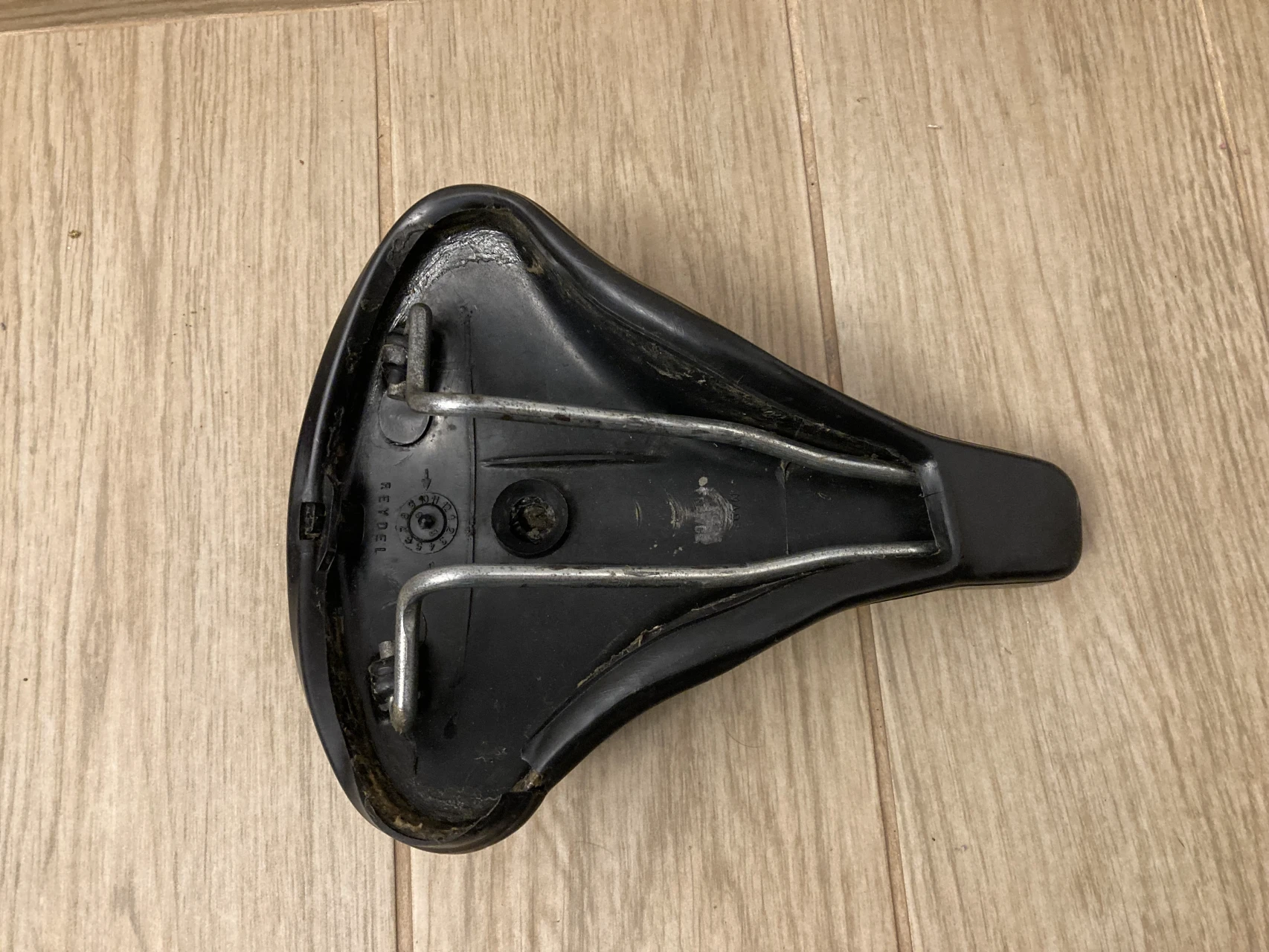 1. Șa Reydel, bicicleta de oras Peugeot