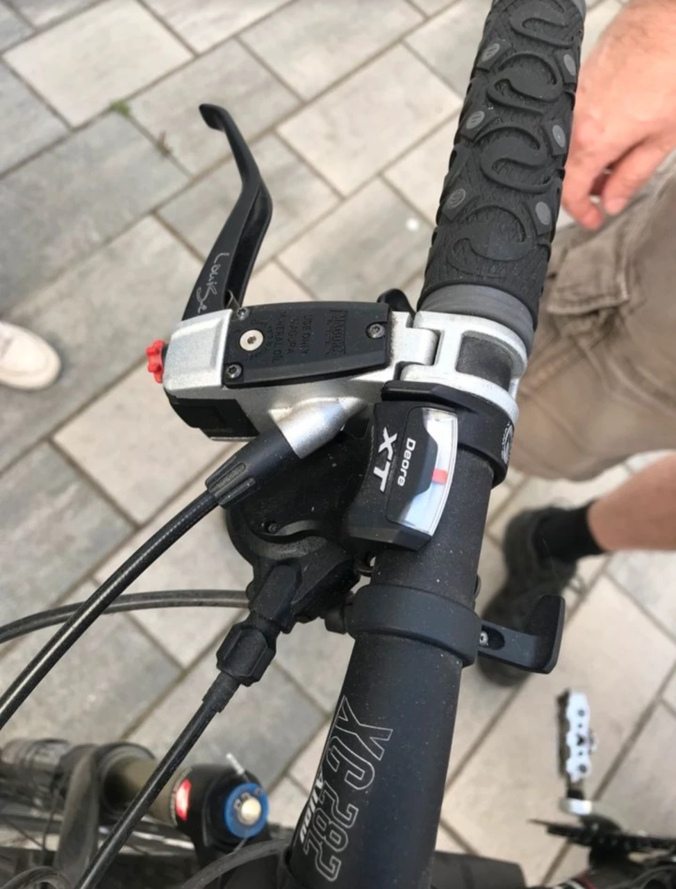 1. MTB Carver Pure Carbon Full deoreXT Magura Rock shox 26"