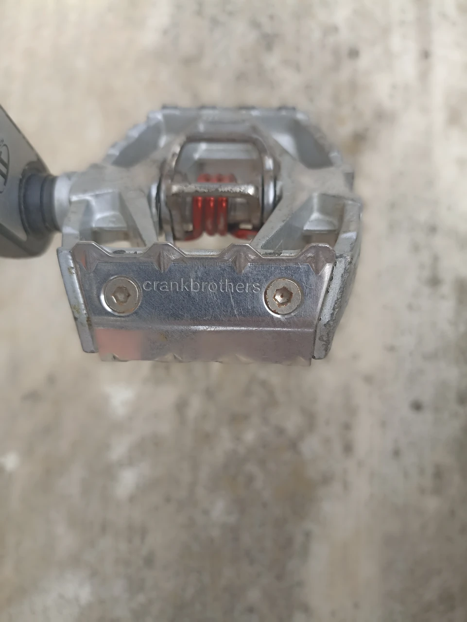 1. Pedale Crankbrothers Mallet cu plăcuțe incluse