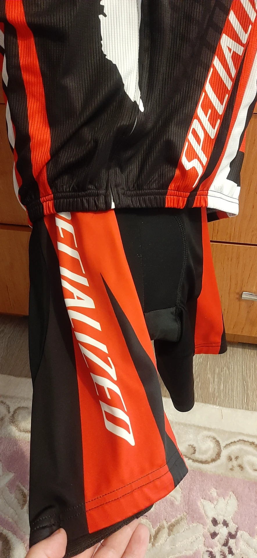 2. Tricou si pantaloni ciclism echipament Specialized