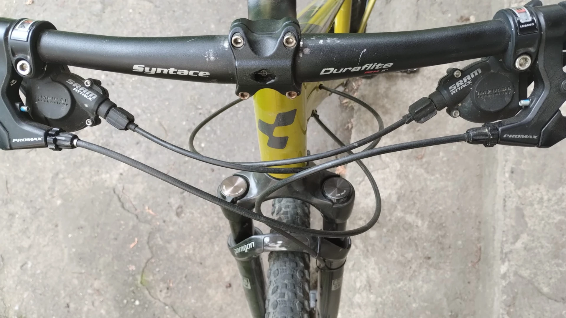 1. MTB 29er Cube Damă