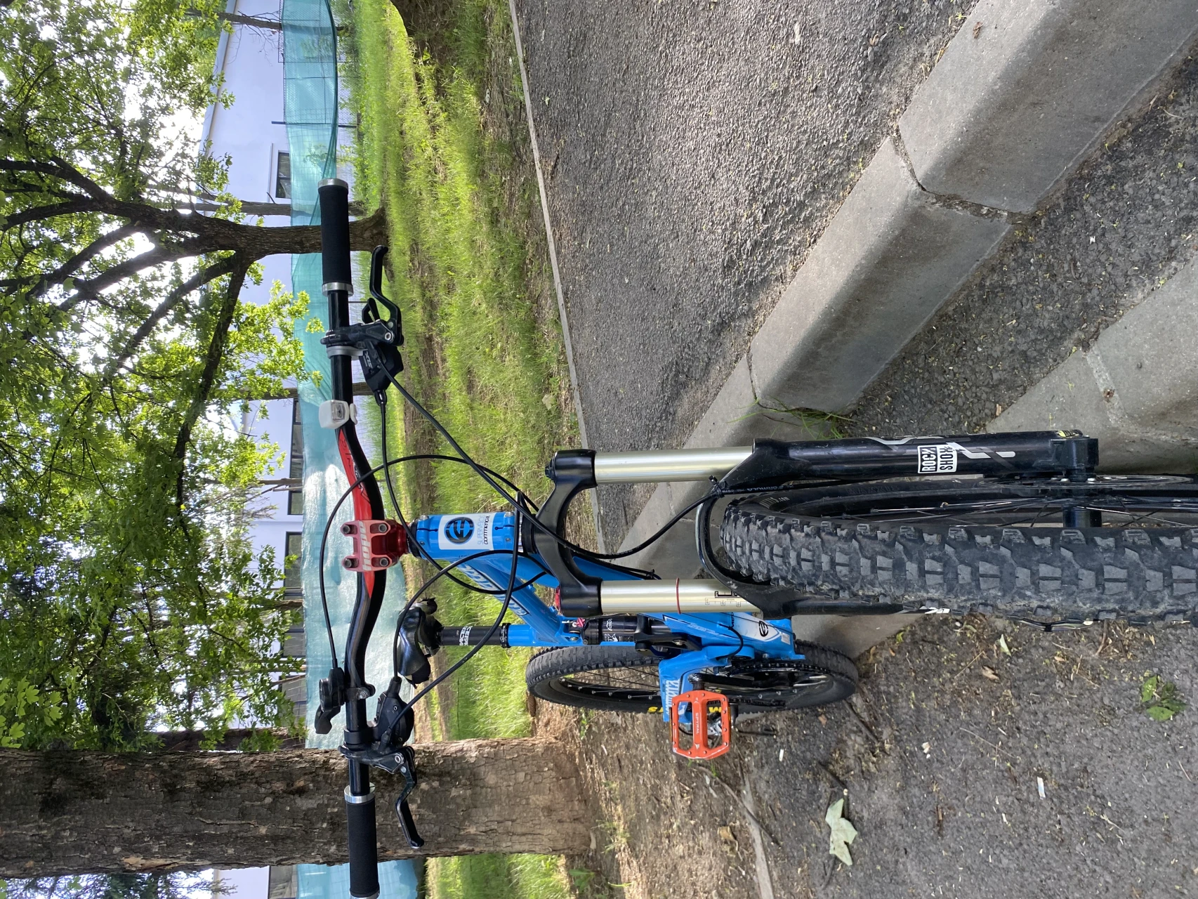 1. Vând bicicletā COMMENCAL META 6