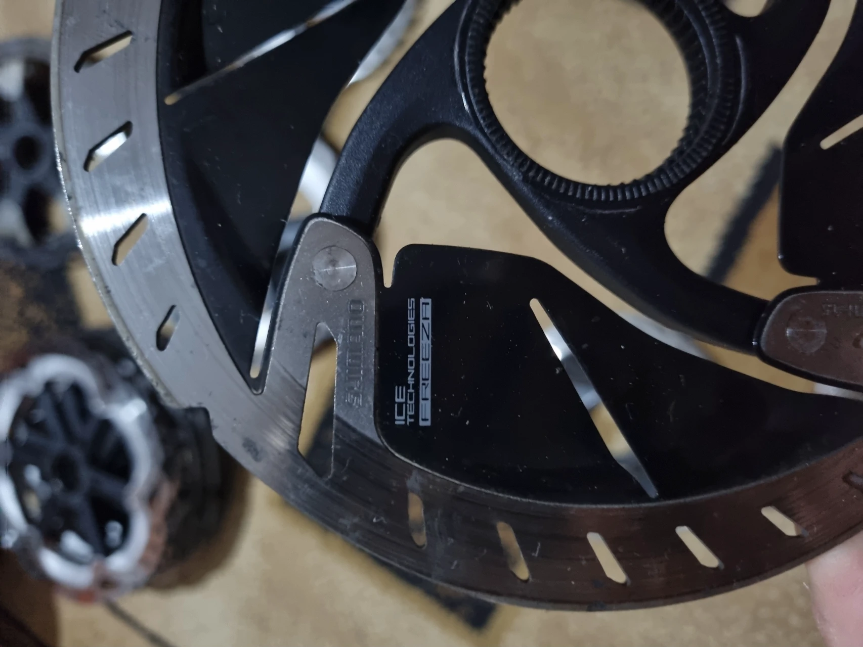 1. DIscuri Shimano IceTech Freeza Model RT900