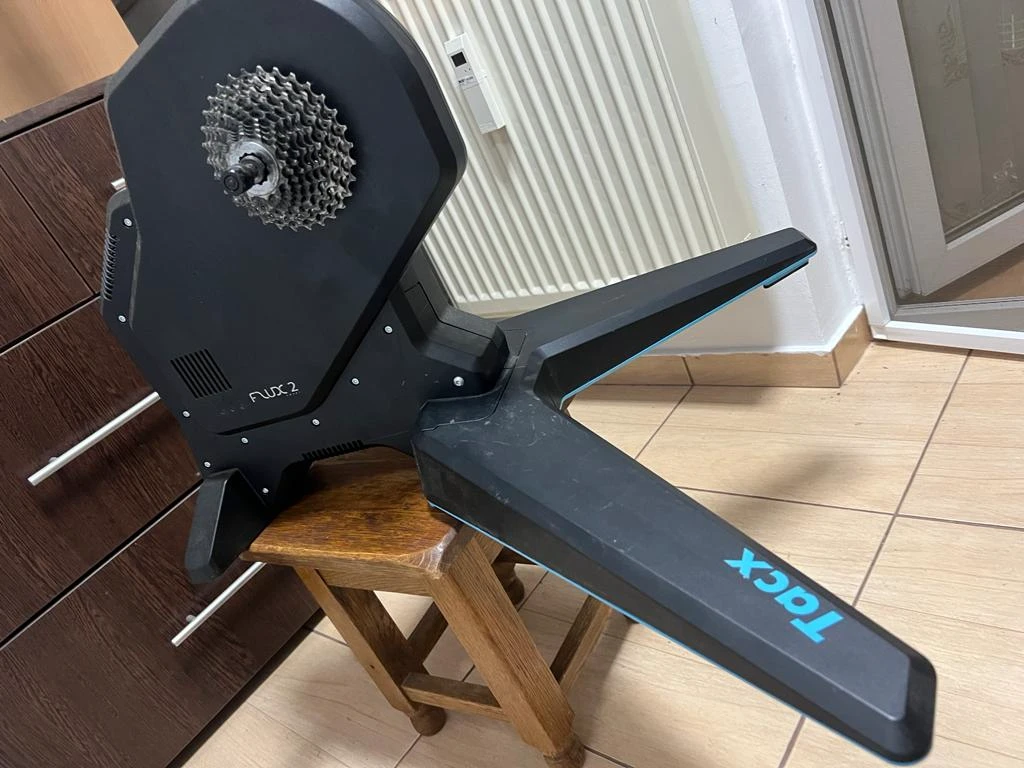 1. Trainer Tacx Flux 2