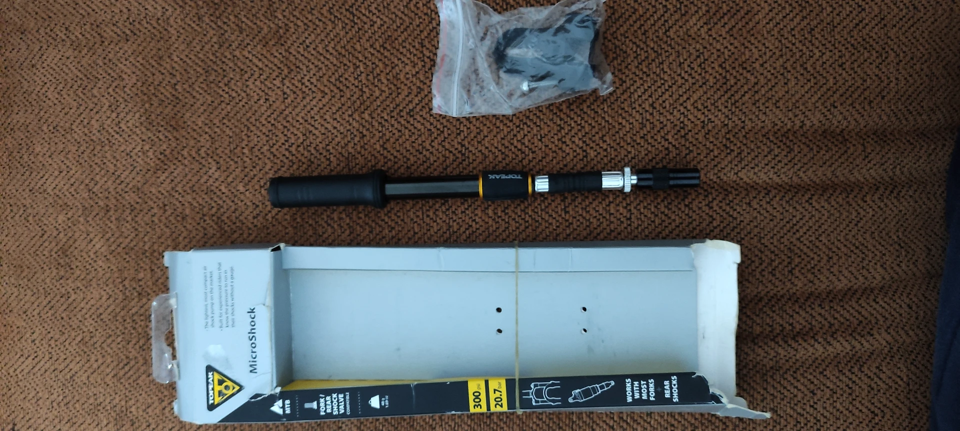 1. Mini-Pompa aer pentru furca, suspensie fata/spate
