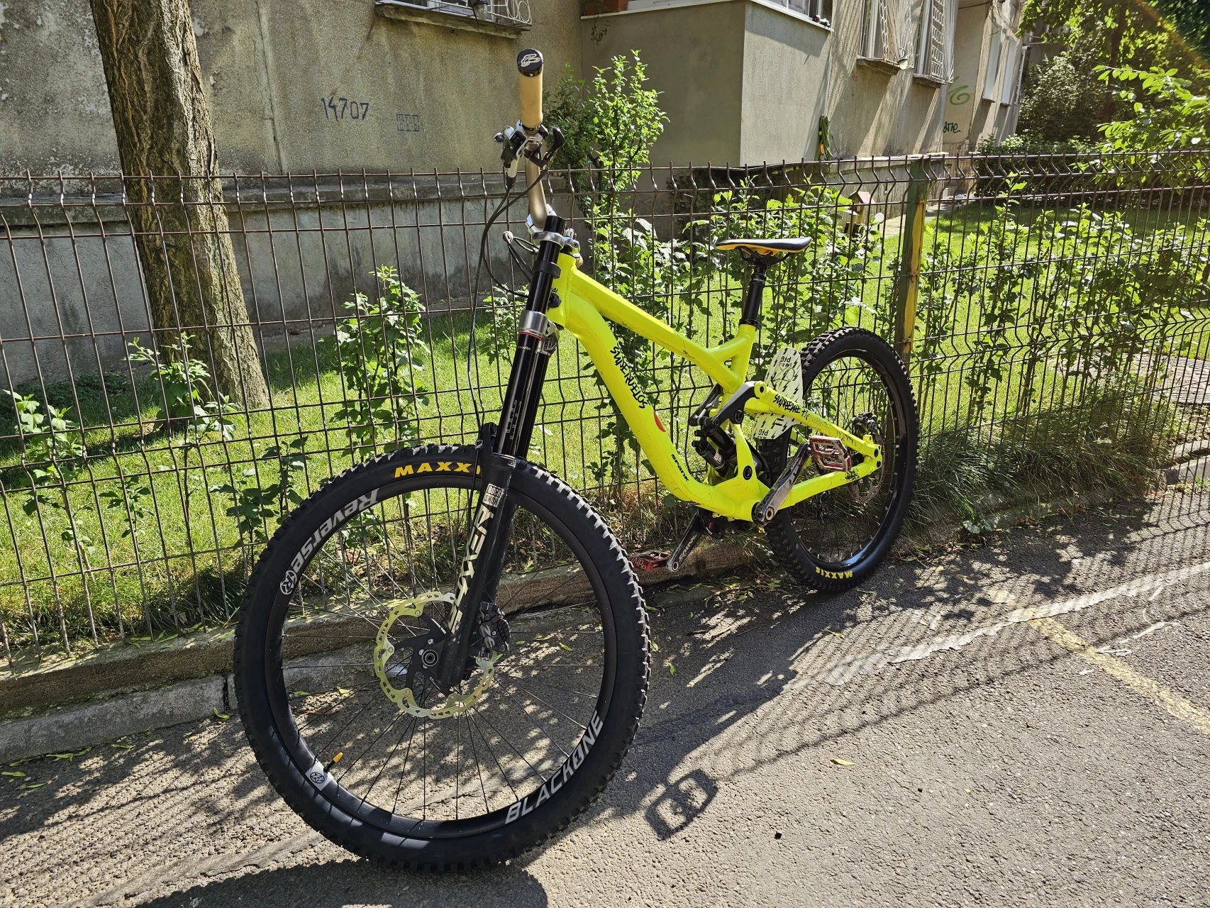 10. Commencal 26/27.5 Supremme Fr Downhill