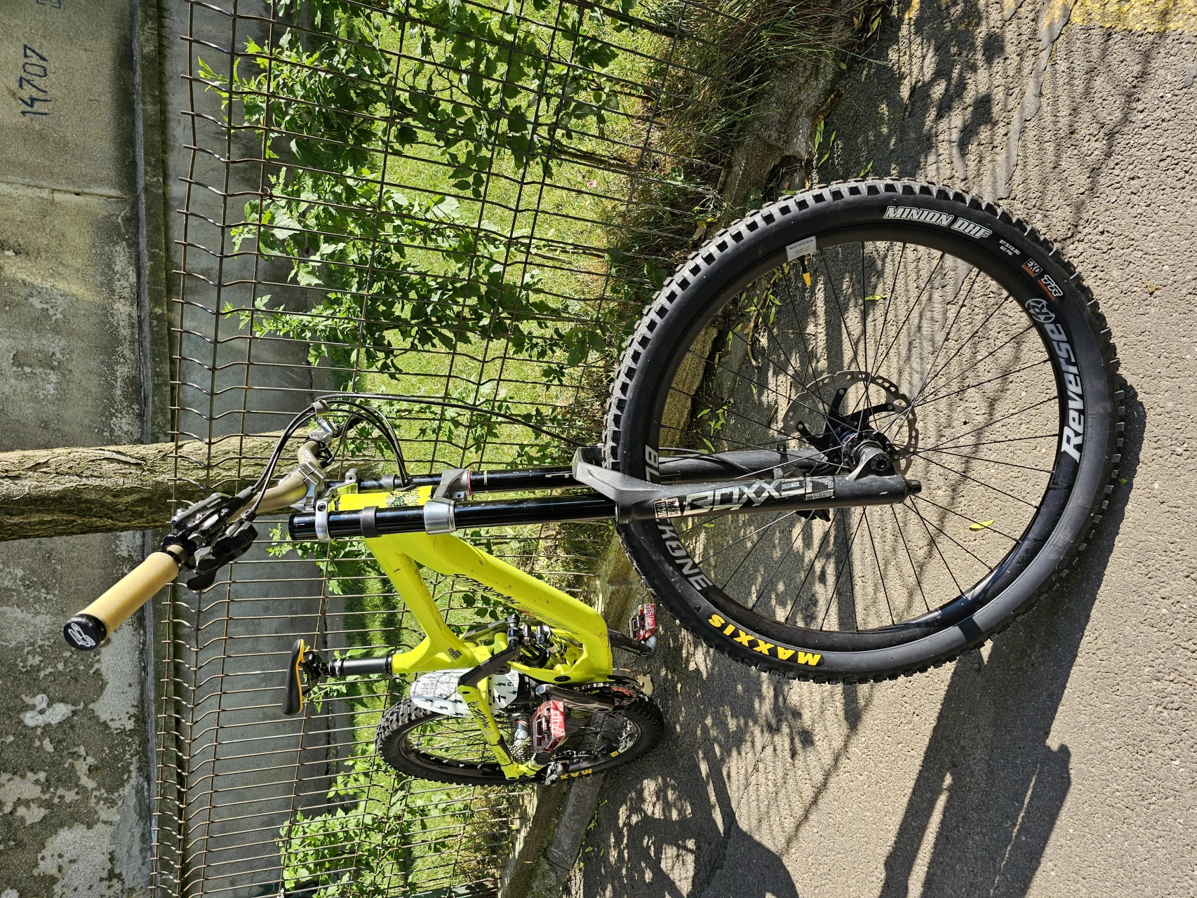 8. Commencal 26/27.5 Supremme Fr Downhill